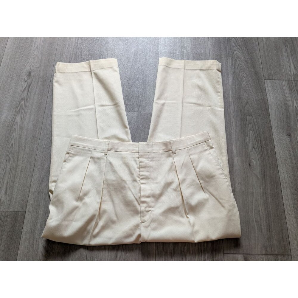Vtg Mens Haggar Classic Fit Pleated Cream Dress Pants Size 38x30 Polyester Blend